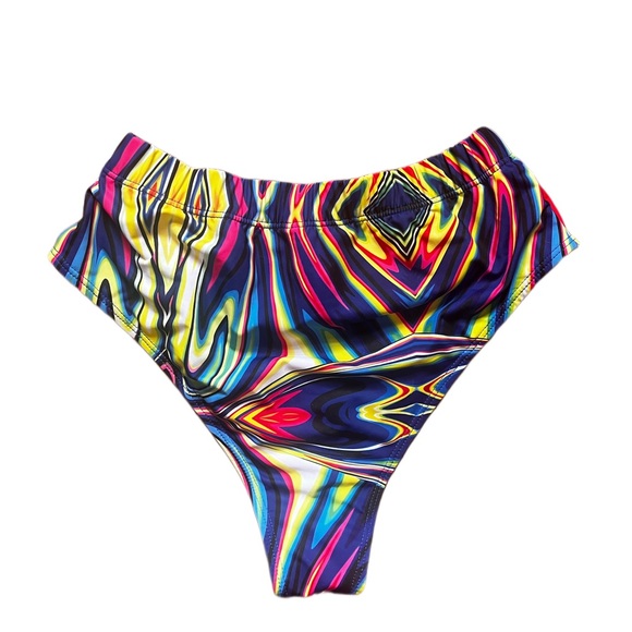 SHEIN Fluid Pattern Bikini Set - Picture 4 of 7